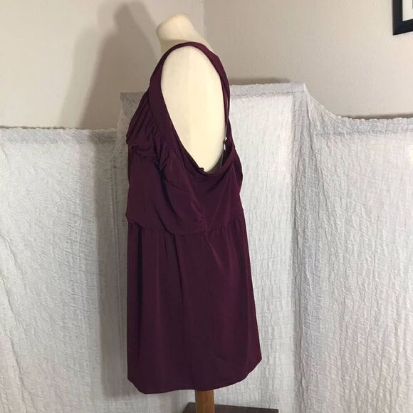 Torrid NWT Sexy Burgandy Top Size 6 ( 30 ) - Picture 2 of 8